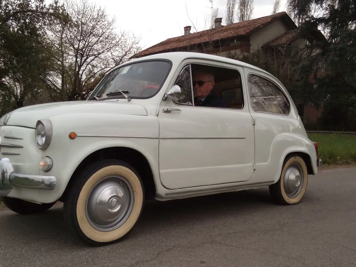 Epoca auto e personaggi. Ecco la mitica Fiat 600d (28)