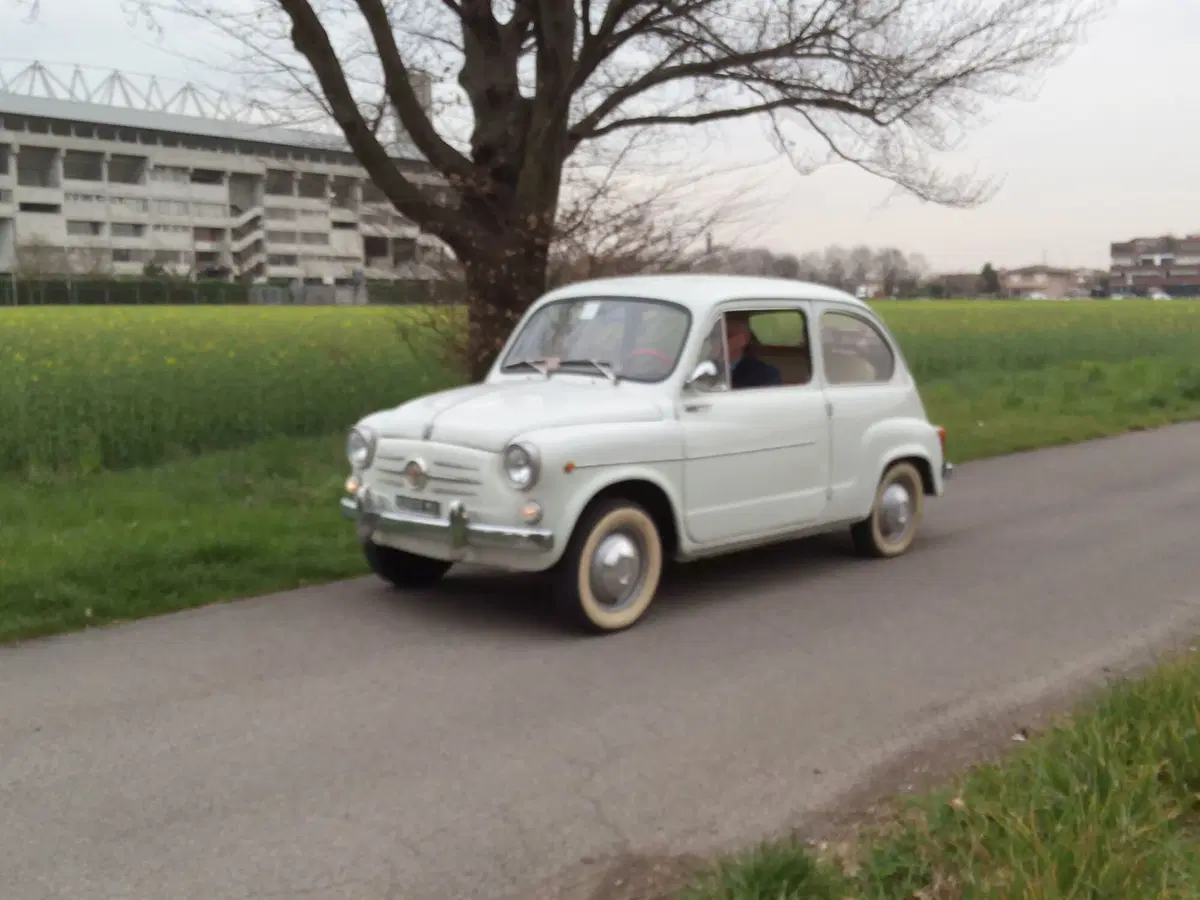 Epoca auto e personaggi. Ecco la mitica Fiat 600d (30)