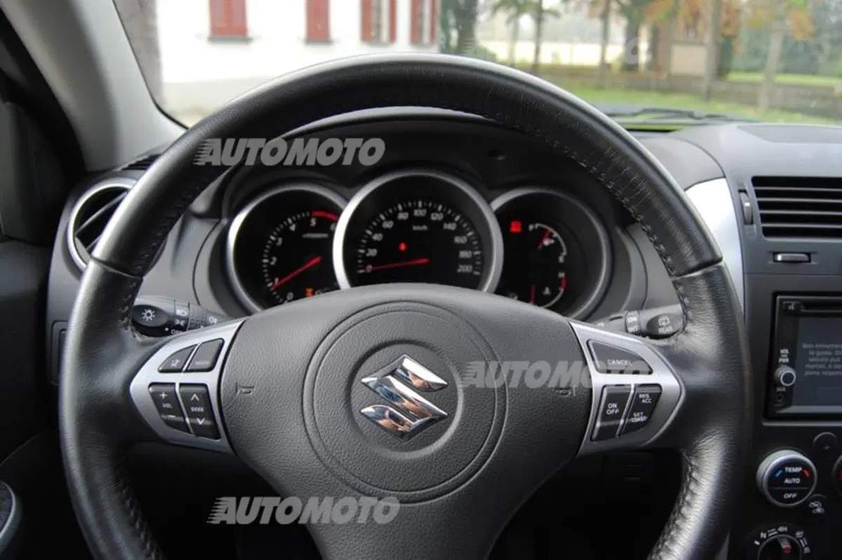 Suzuki Grand Vitara (33)