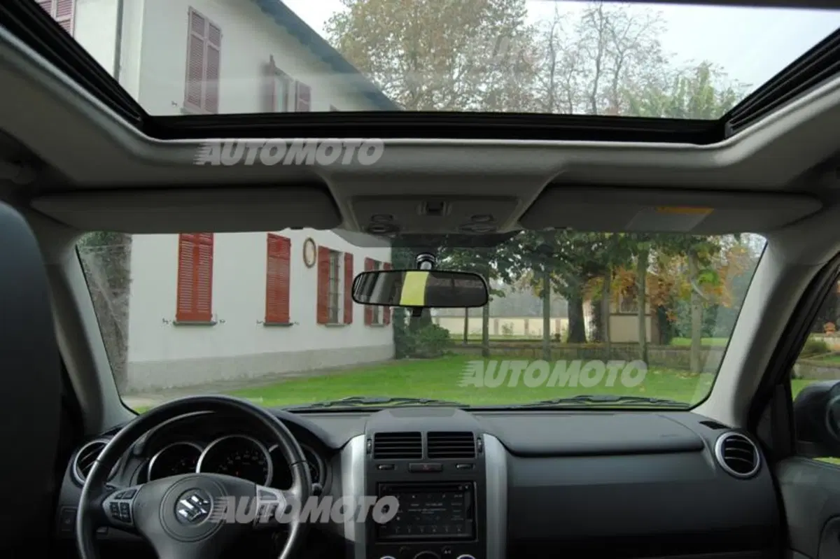 Suzuki Grand Vitara (39)