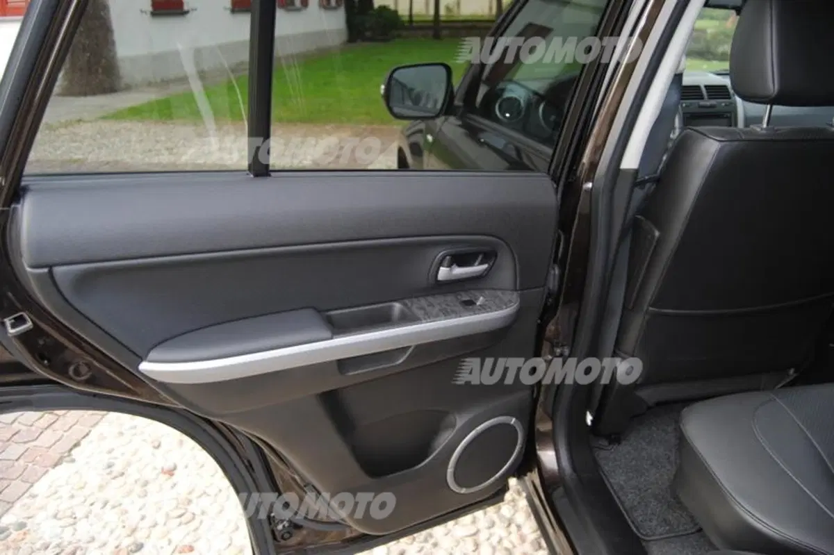Suzuki Grand Vitara (41)