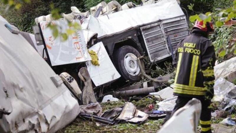 Bus in Irpinia: &laquo;Un guasto ai freni ha provocato l&#039;incidente&raquo;. Ma le cause della tragedia sono altre