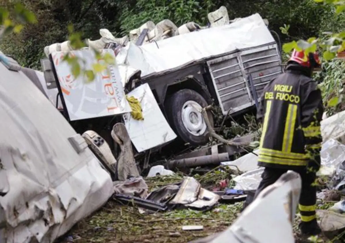Bus in Irpinia: &laquo;Un guasto ai freni ha provocato l'incidente&raquo;. Ma le cause della tragedia sono altre