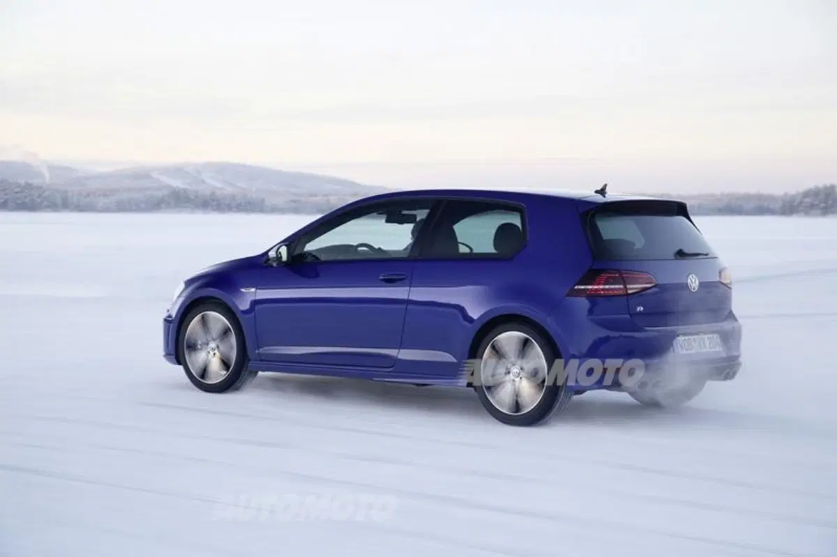 Nuova Volkswagen Golf R: dettagli e prezzi per l'Italia (5)