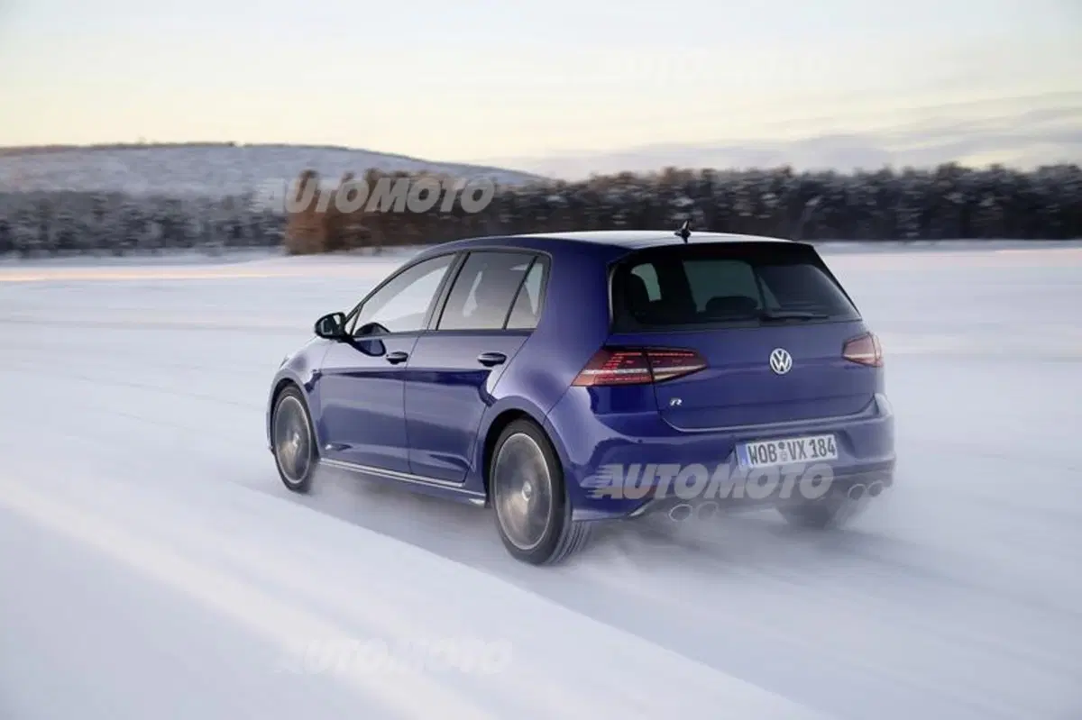 Nuova Volkswagen Golf R: dettagli e prezzi per l'Italia (7)