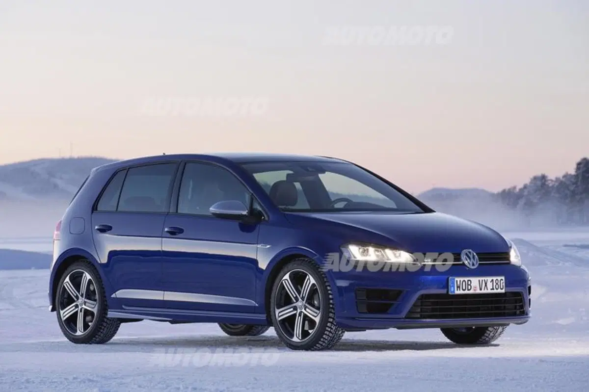 Nuova Volkswagen Golf R: dettagli e prezzi per l'Italia (10)