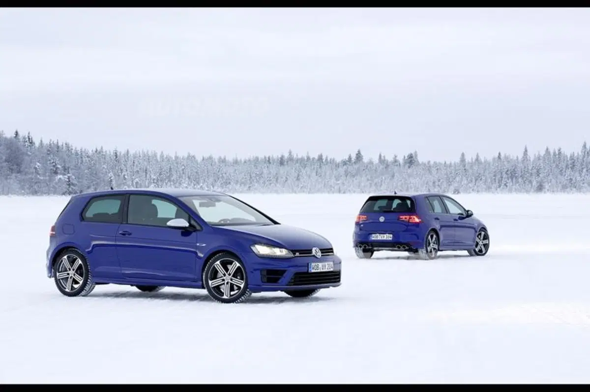 Nuova Volkswagen Golf R: dettagli e prezzi per l'Italia (11)