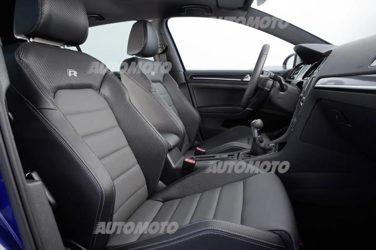 Nuova Volkswagen Golf R: dettagli e prezzi per l'Italia (16)