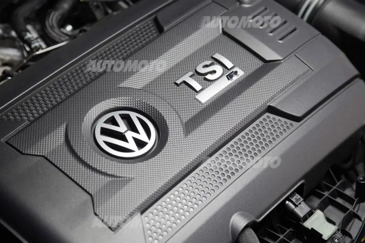 Nuova Volkswagen Golf R: dettagli e prezzi per l'Italia (17)