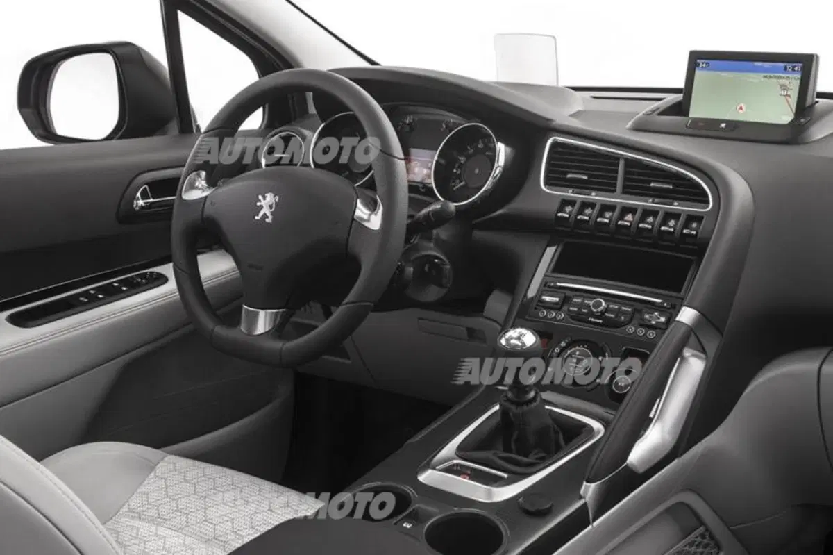 Peugeot 3008 e 5008 restyling: entrano in concessionaria (8)