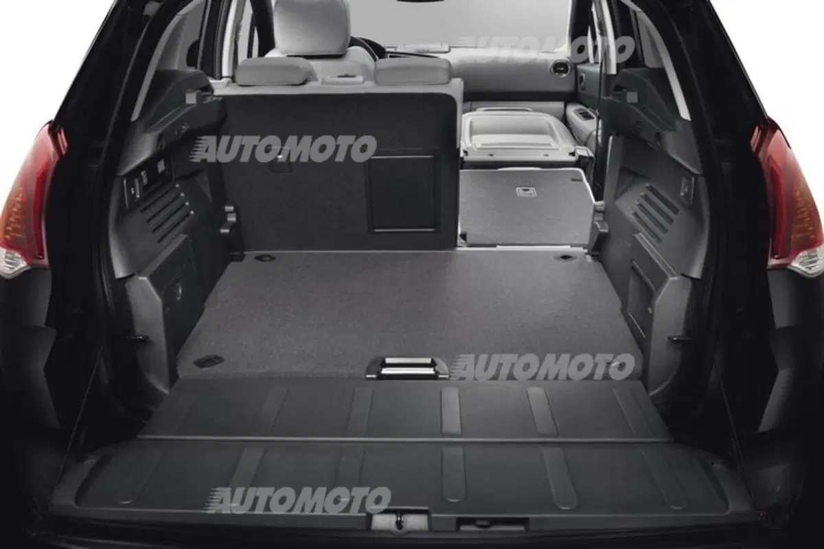 Peugeot 3008 e 5008 restyling: entrano in concessionaria (11)