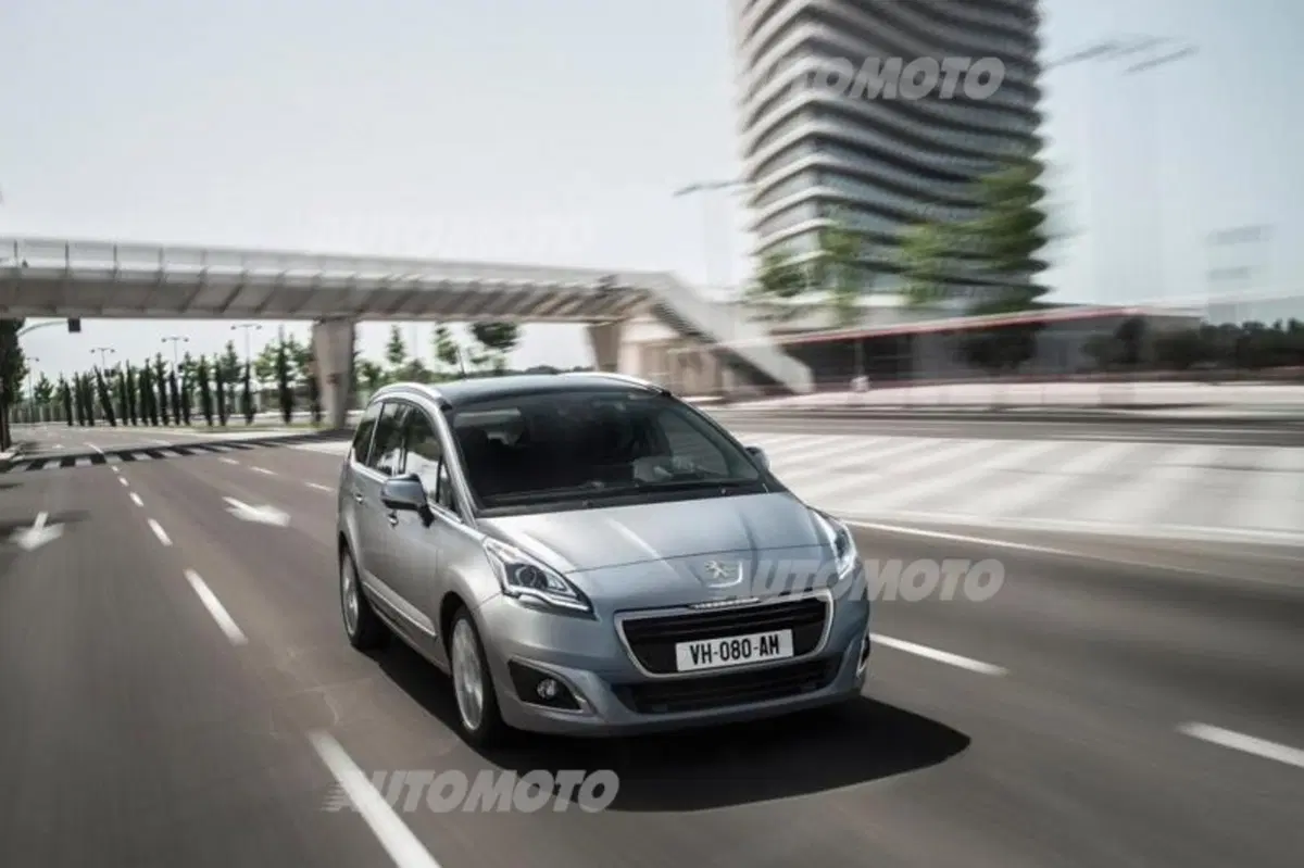 Peugeot 3008 e 5008 restyling: entrano in concessionaria (14)