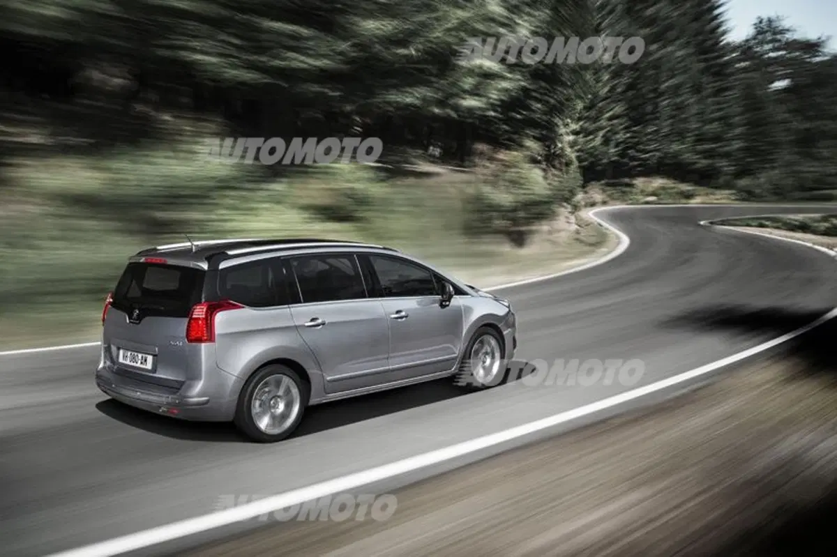 Peugeot 3008 e 5008 restyling: entrano in concessionaria (15)