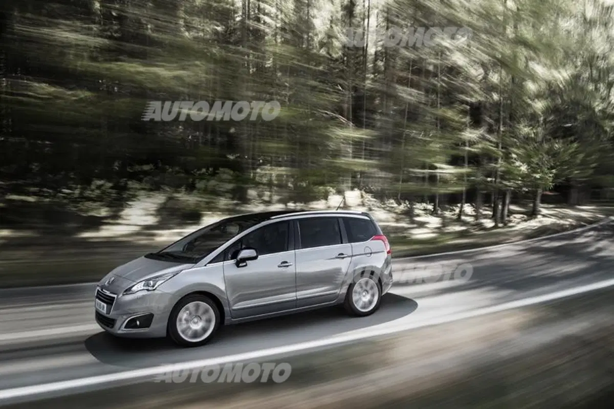 Peugeot 3008 e 5008 restyling: entrano in concessionaria (17)