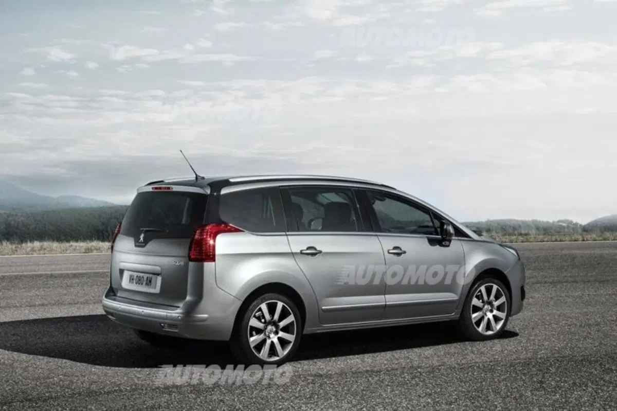 Peugeot 3008 e 5008 restyling: entrano in concessionaria (19)