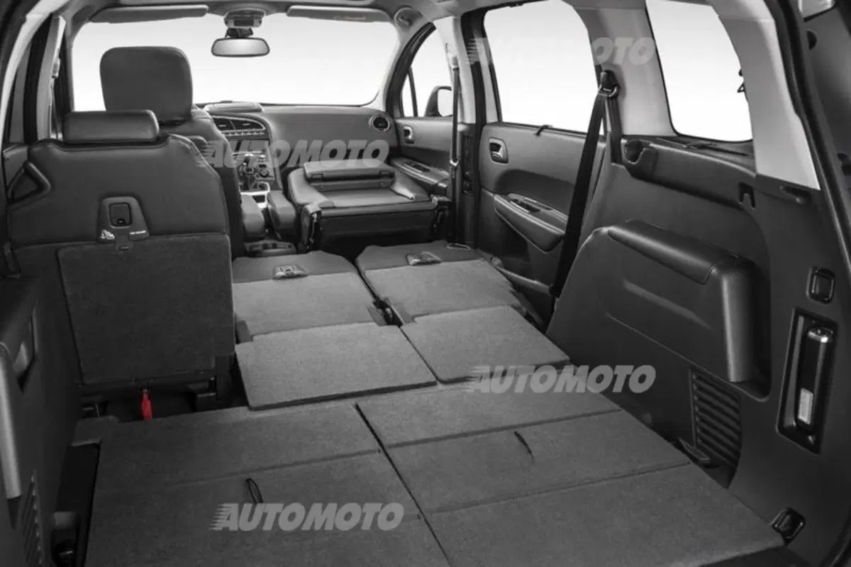 Peugeot 3008 e 5008 restyling: entrano in concessionaria (22)