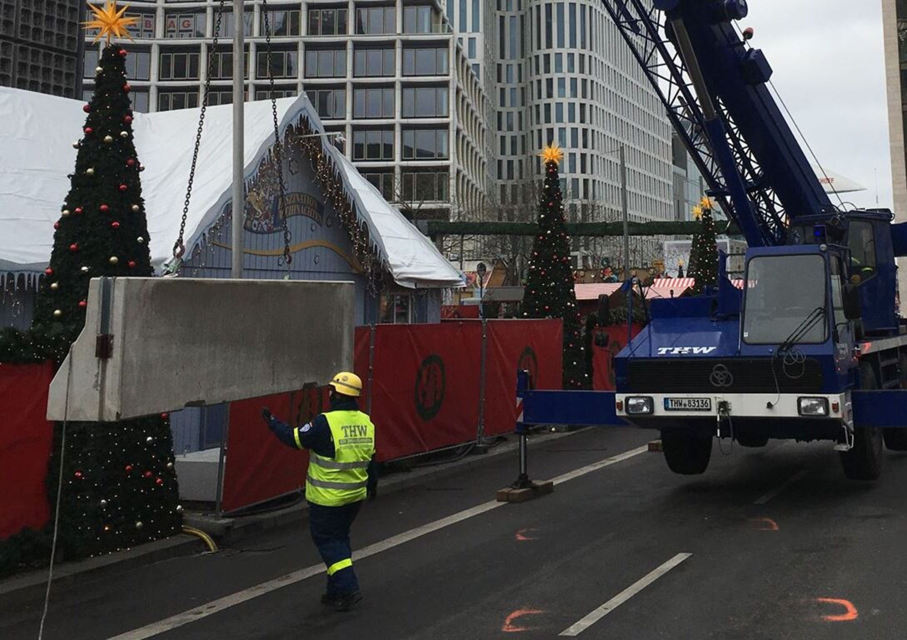 Berlino, barriere della Formula E contro gli attacchi terroristici ai mercatini di Natale