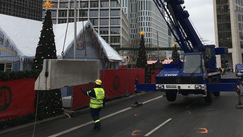 Berlino, barriere della Formula E contro gli attacchi terroristici ai mercatini di Natale