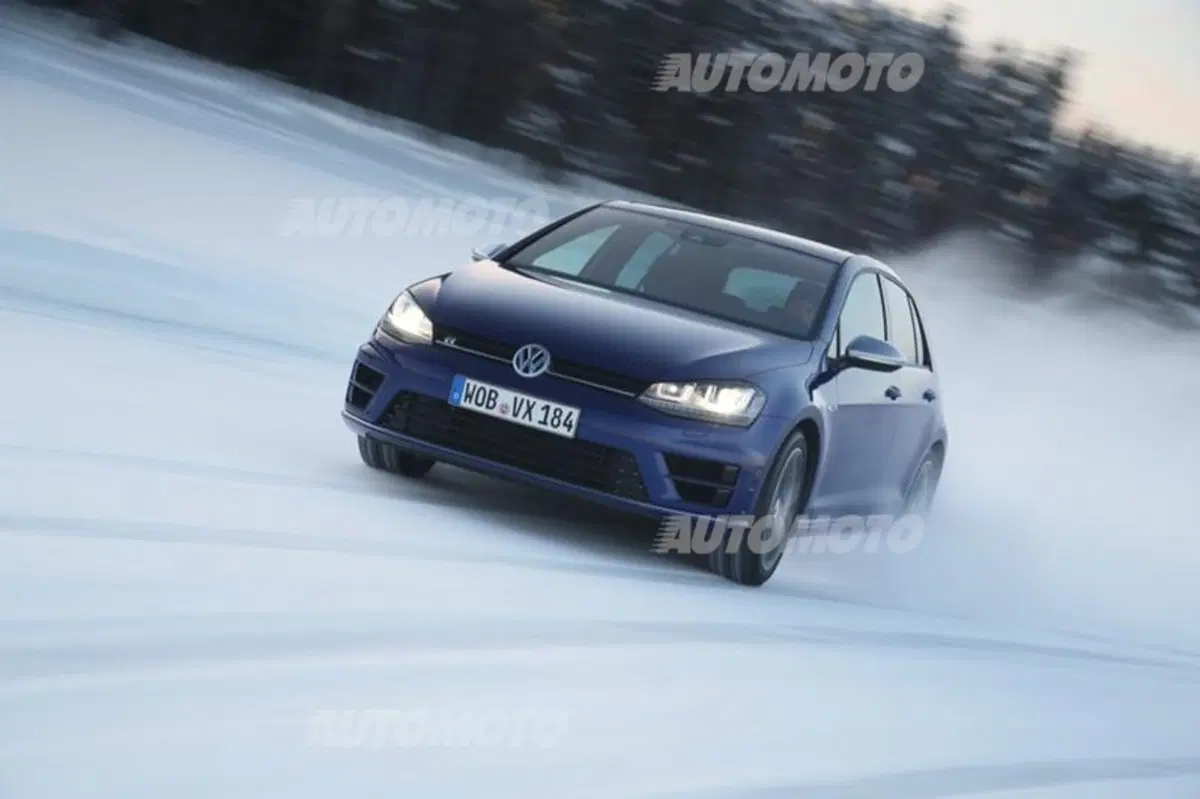 Nuova Volkswagen Golf R (6)