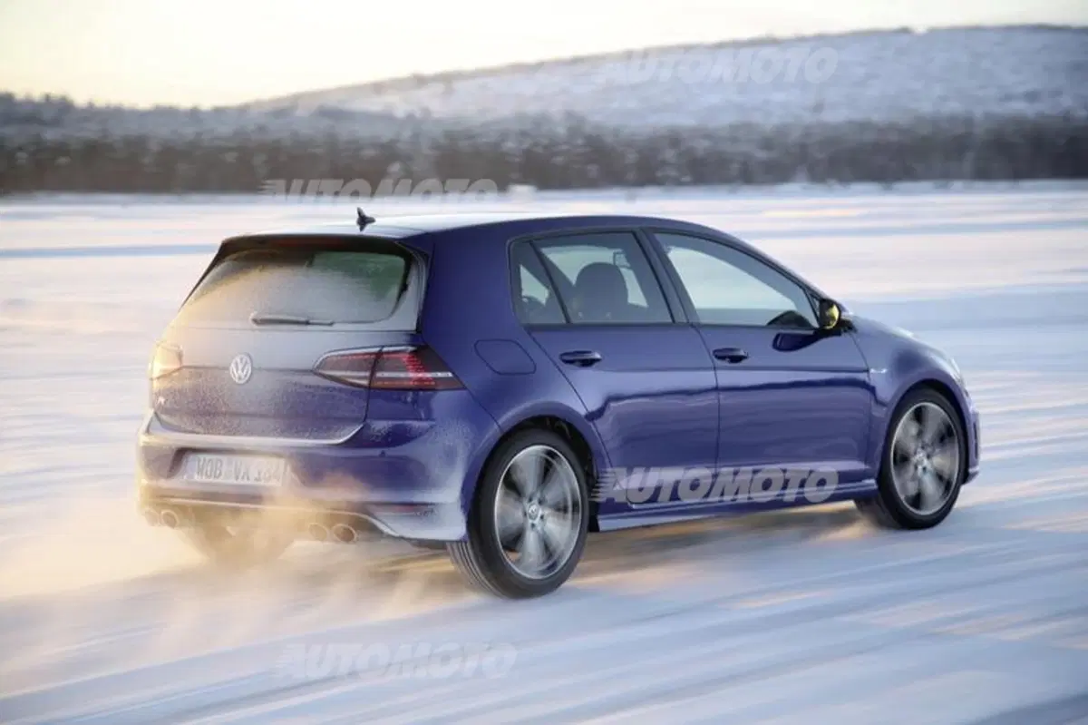 Nuova Volkswagen Golf R (8)