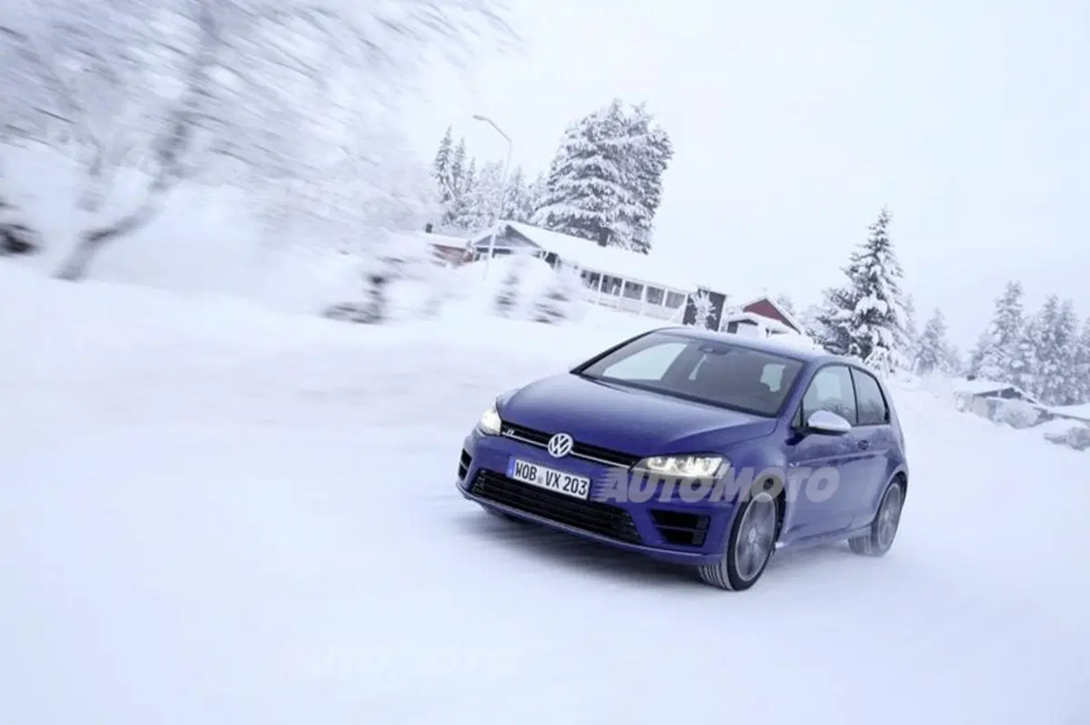 Nuova Volkswagen Golf R (9)