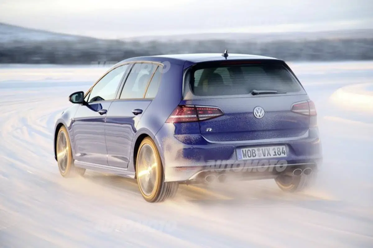 Nuova Volkswagen Golf R (10)
