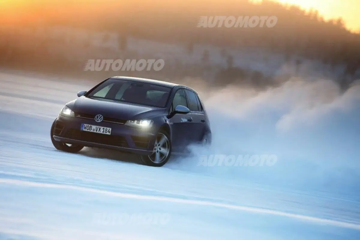 Nuova Volkswagen Golf R (13)