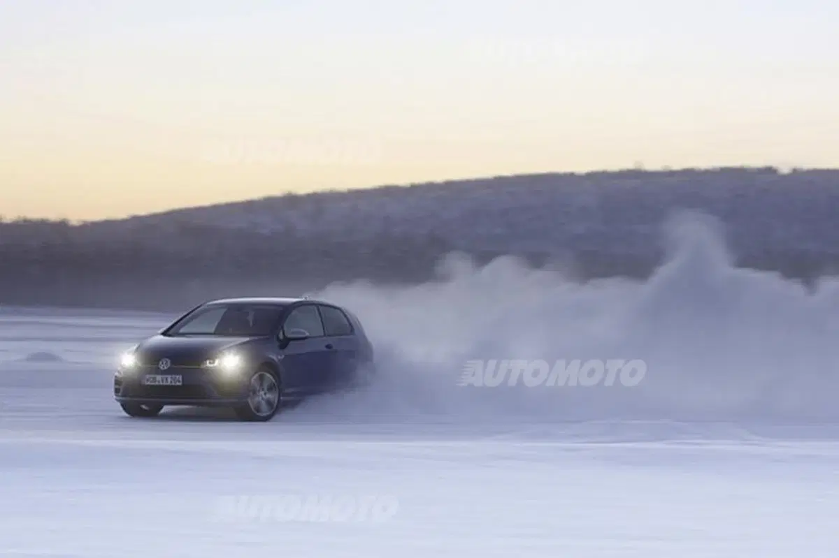 Nuova Volkswagen Golf R (16)