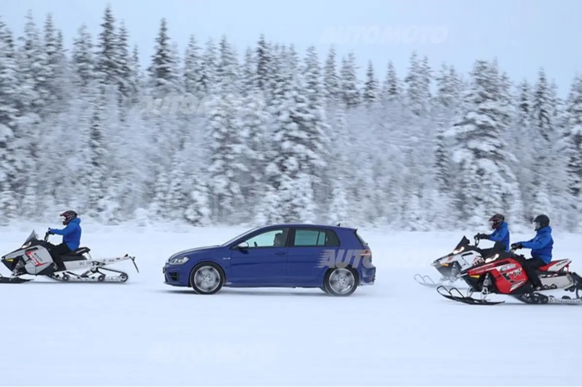 Nuova Volkswagen Golf R (17)