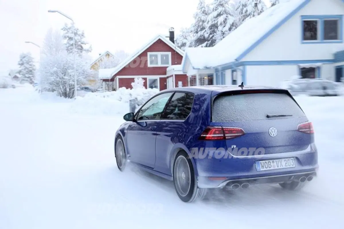 Nuova Volkswagen Golf R (18)