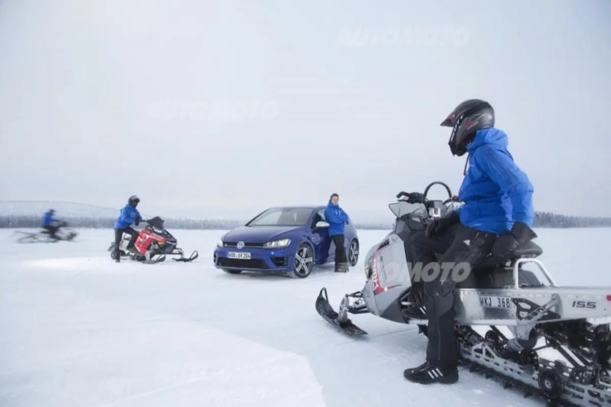 Nuova Volkswagen Golf R (24)