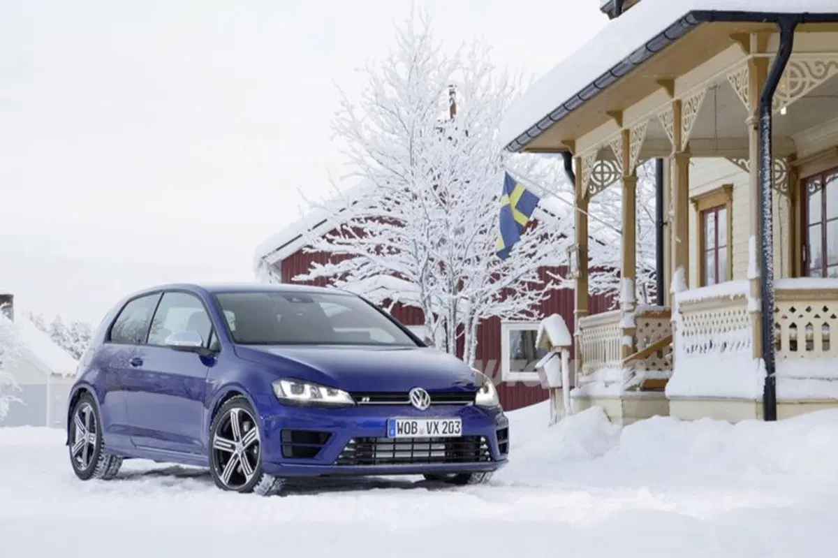 Nuova Volkswagen Golf R (27)