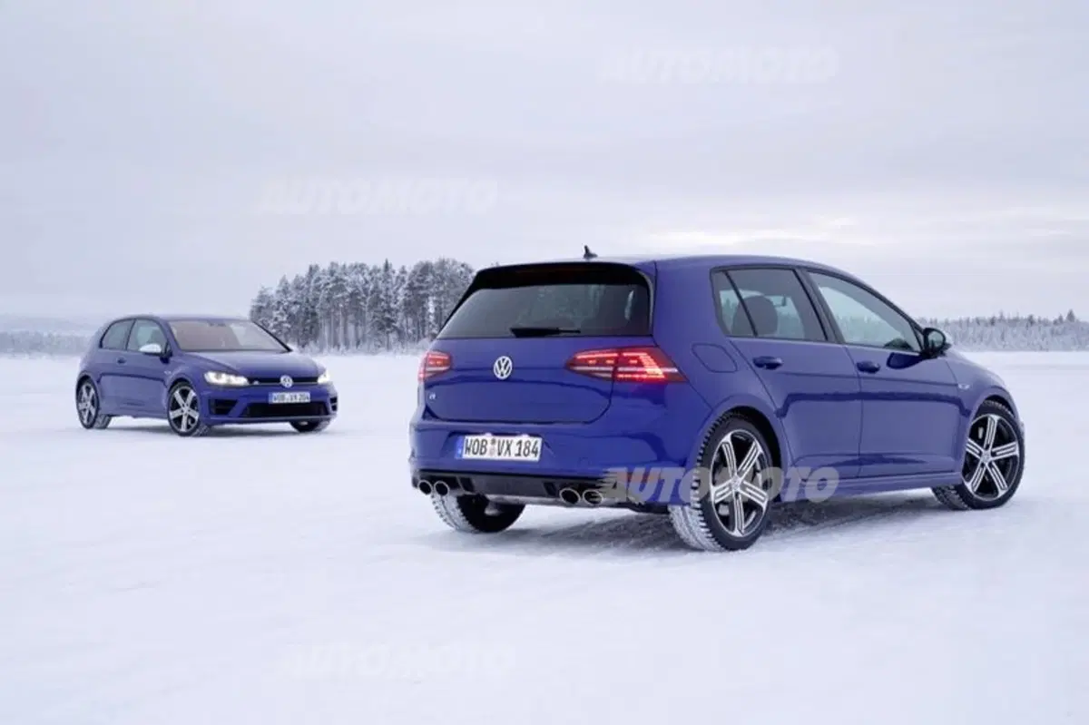 Nuova Volkswagen Golf R (31)