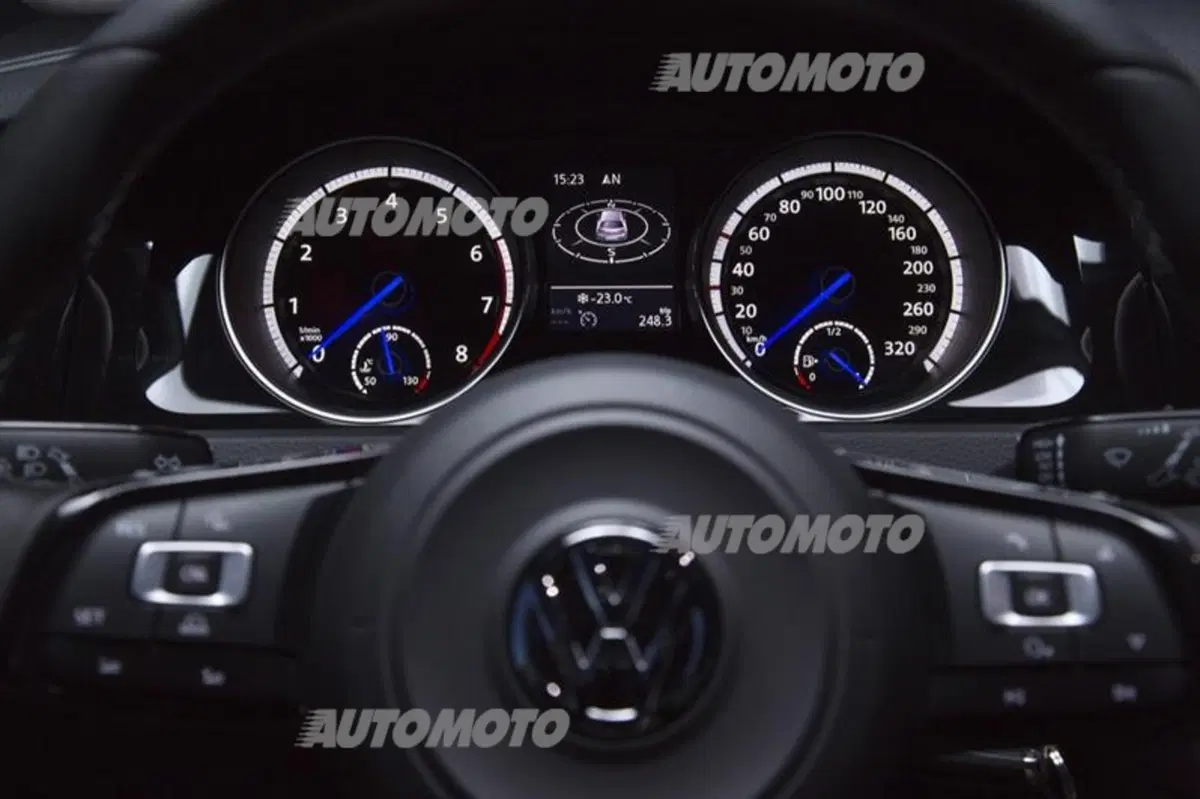 Nuova Volkswagen Golf R (38)