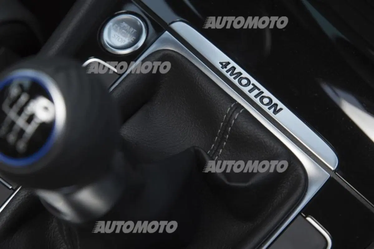Nuova Volkswagen Golf R (40)
