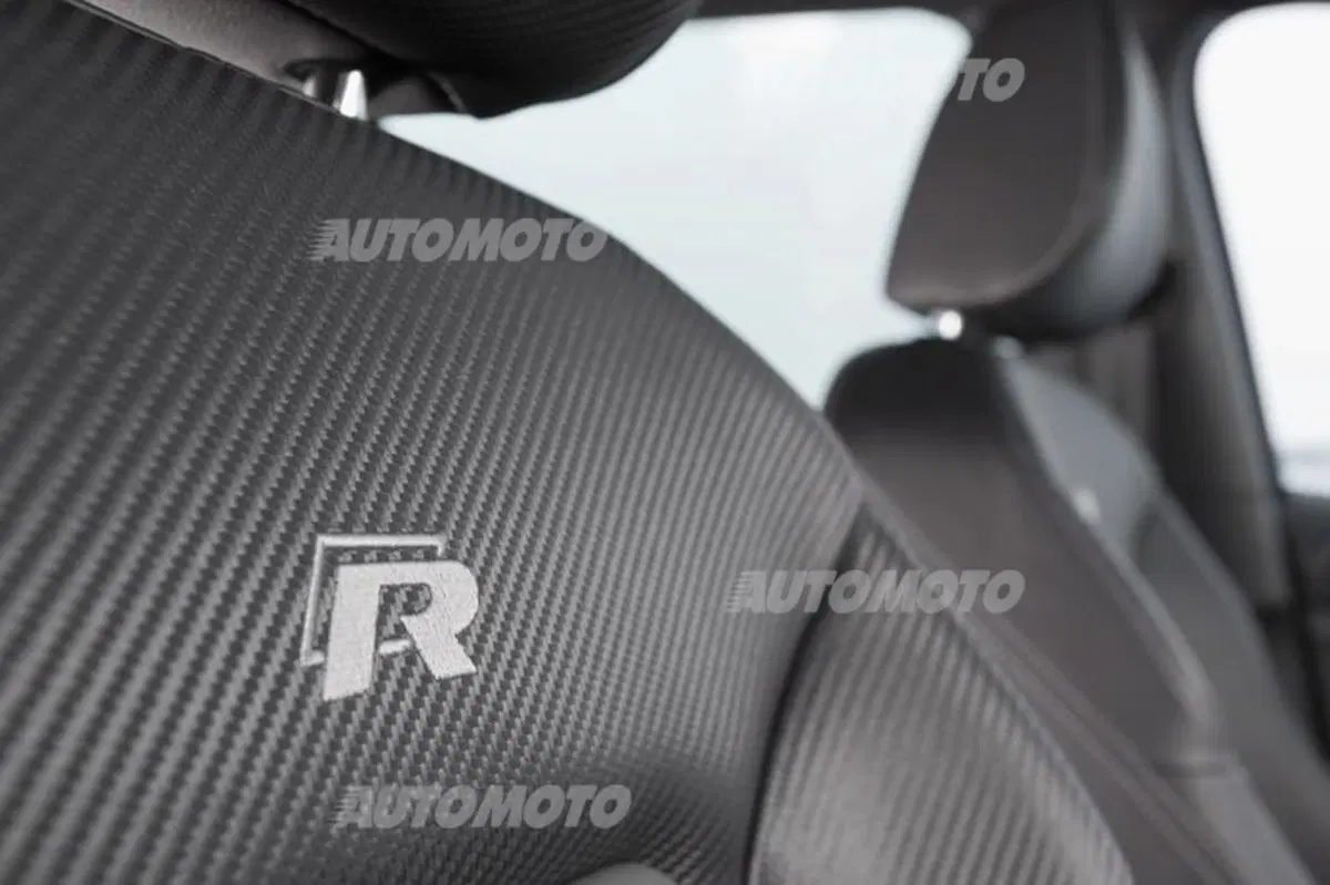 Nuova Volkswagen Golf R (41)