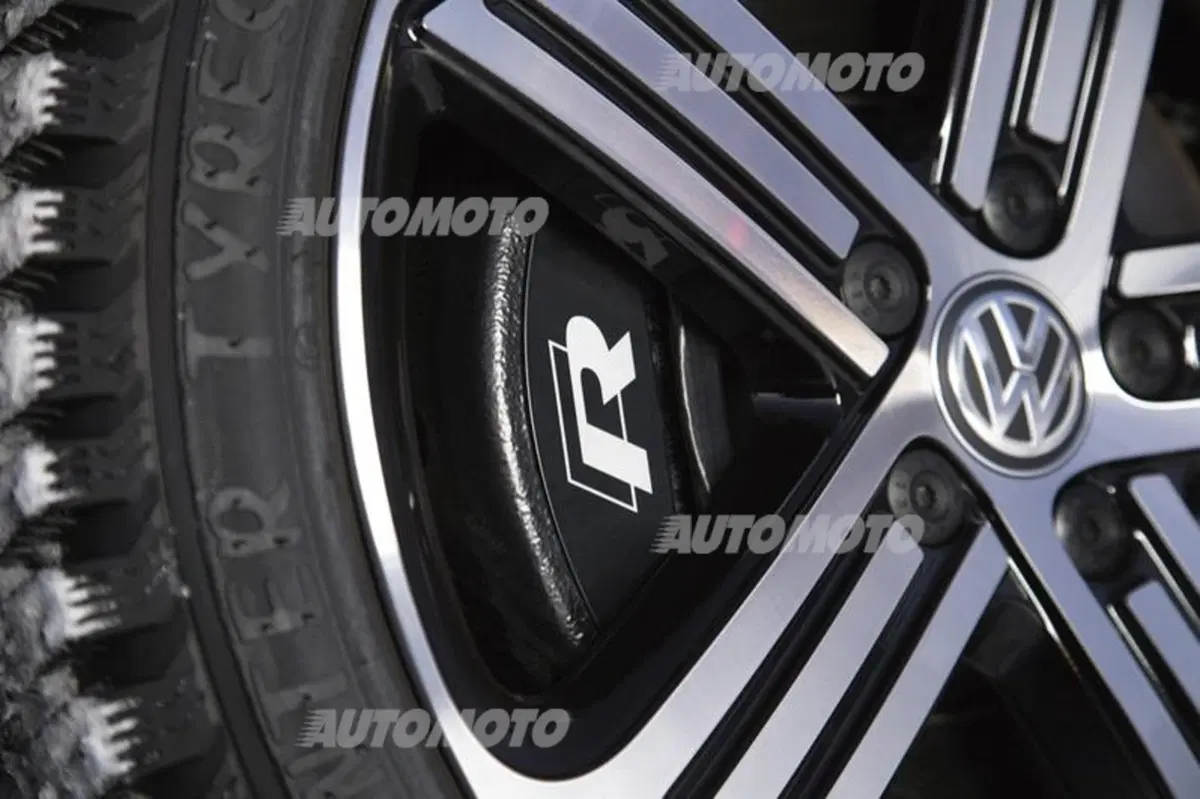 Nuova Volkswagen Golf R (42)