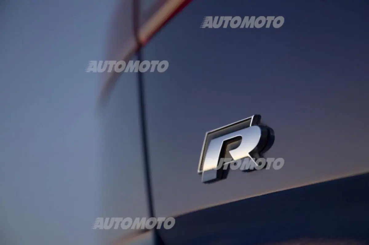 Nuova Volkswagen Golf R (43)