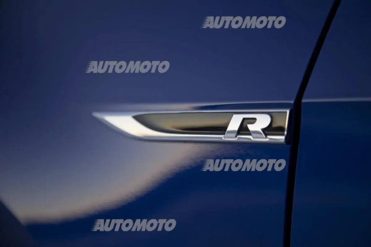 Nuova Volkswagen Golf R (46)