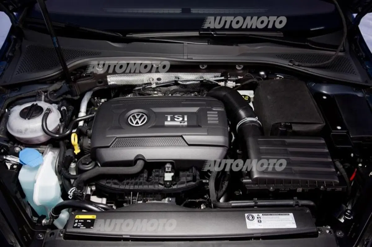 Nuova Volkswagen Golf R (47)
