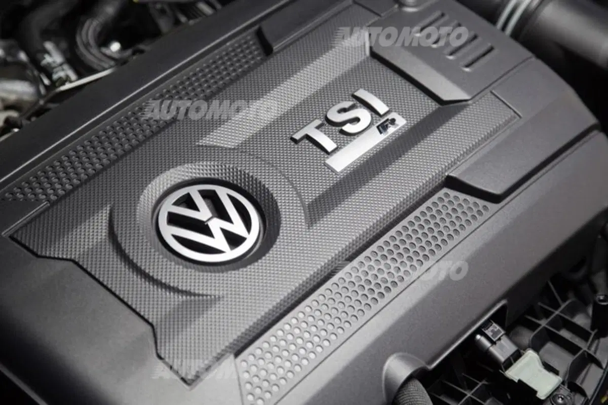 Nuova Volkswagen Golf R (48)