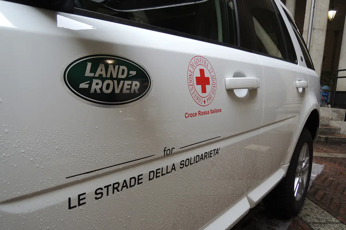Land Rover: altri cinque anni a fianco della Croce Rossa (3)