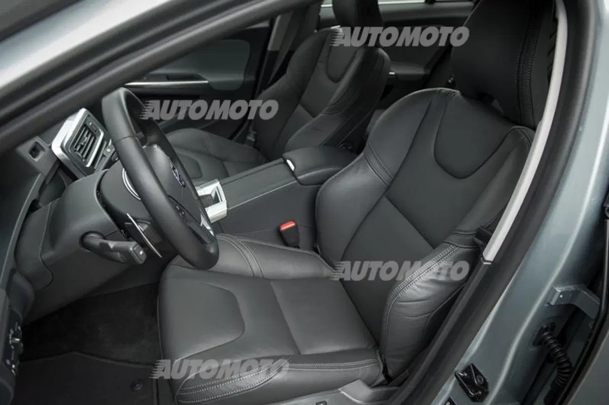 Volvo S60 (32)
