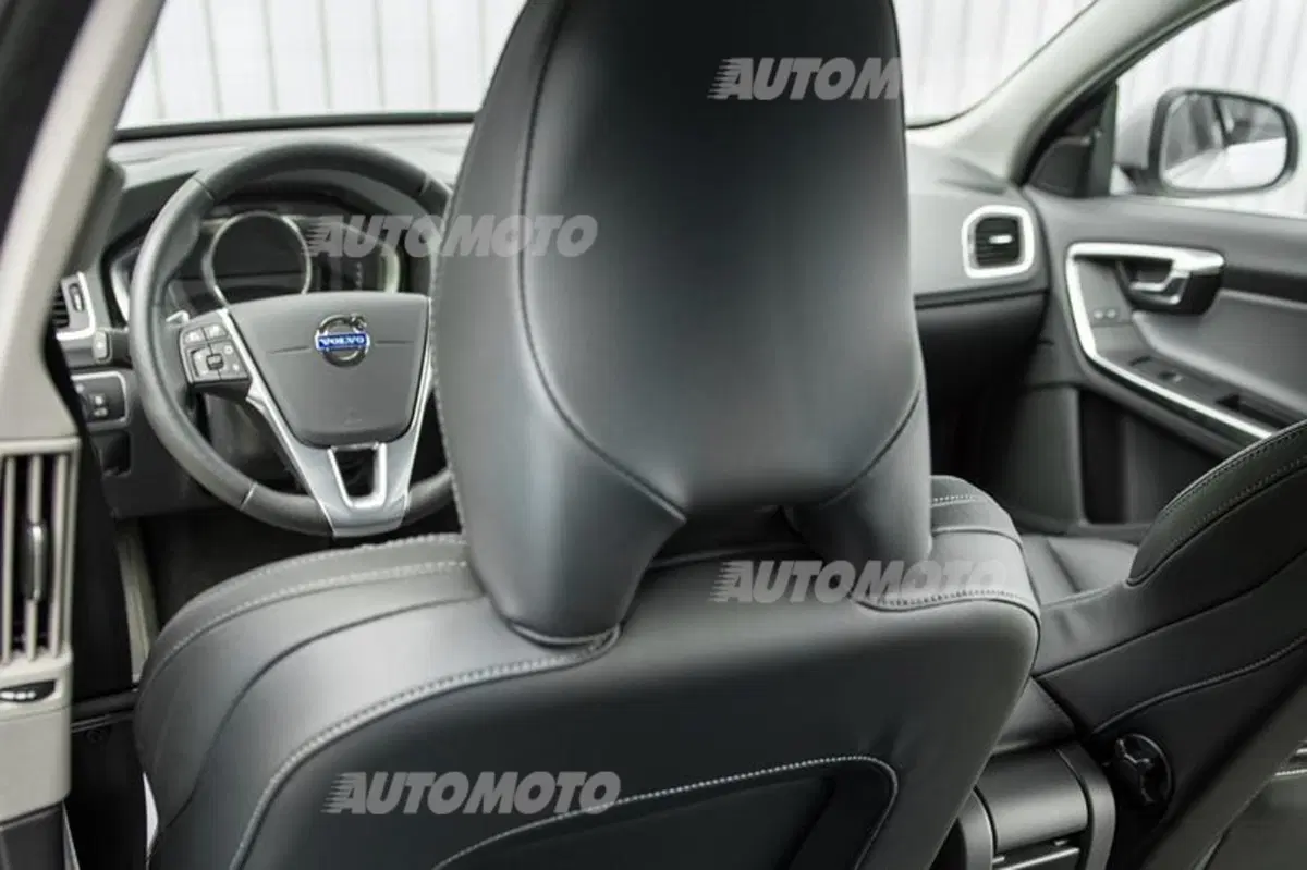 Volvo S60 (33)