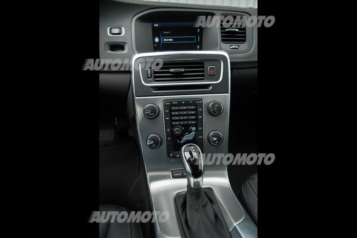 Volvo S60 (41)