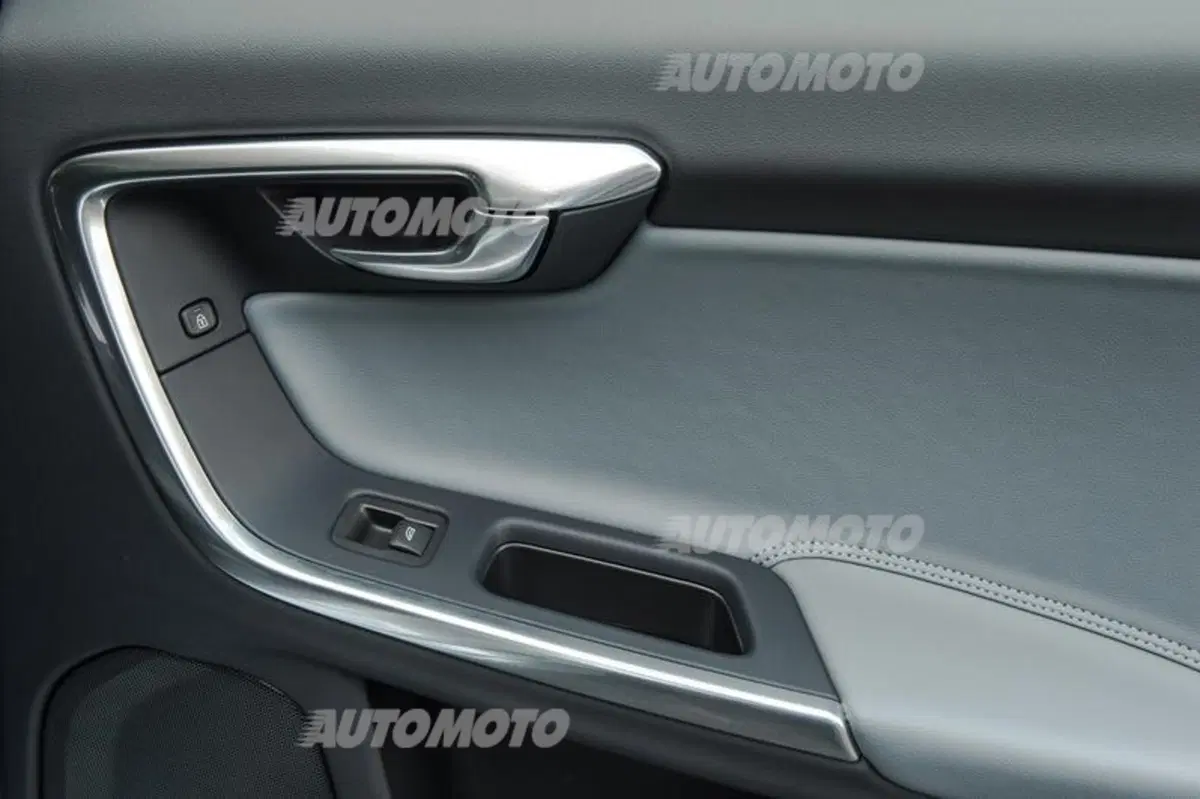 Volvo S60 (43)