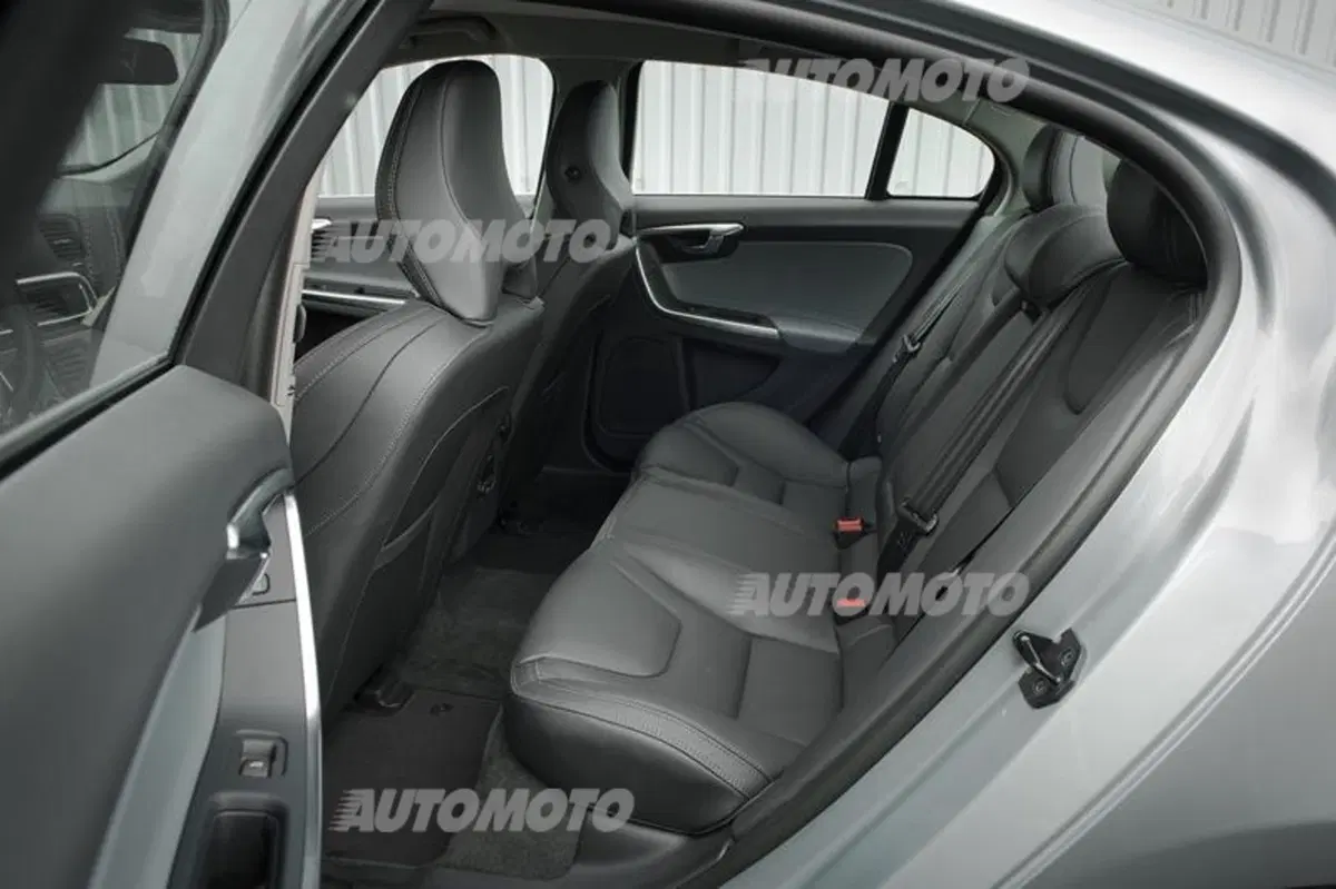 Volvo S60 (47)