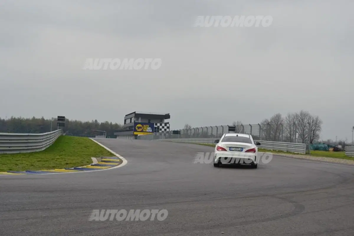 Mercedes CLA 45 AMG (10)
