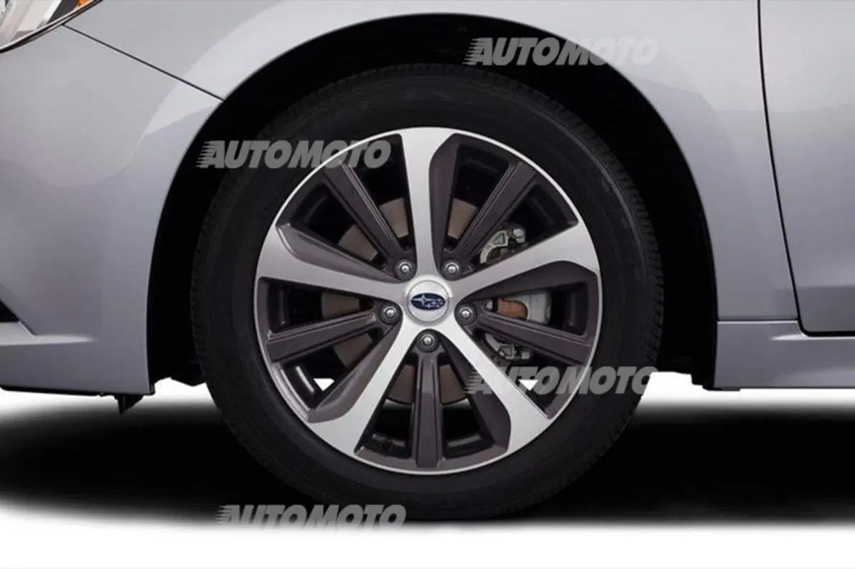 Nuova Subaru Legacy: il web ne svela le forme (3)
