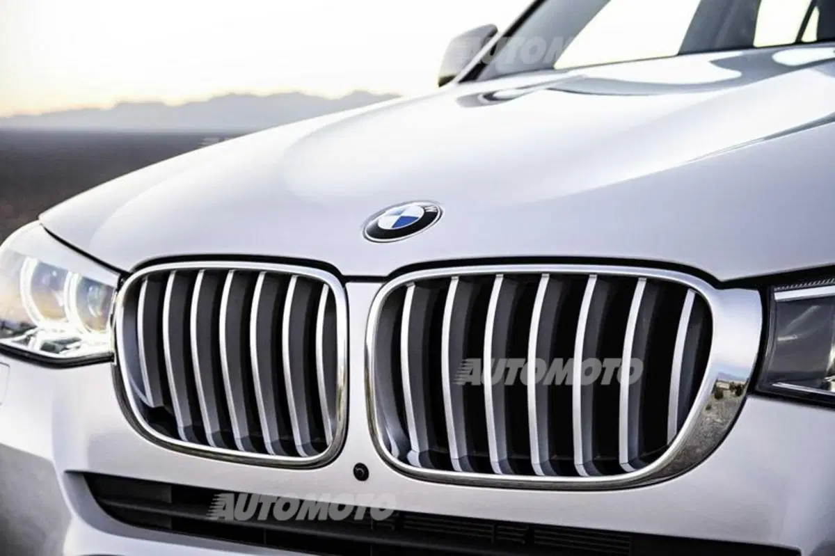 BMW X3 restyling: nuove soluzioni stilistiche e un 2.0 diesel di ultima generazione (21)